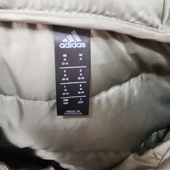 ❌SOLD In another platform❌Adidas Puffer jacket - Picture 4 of 7